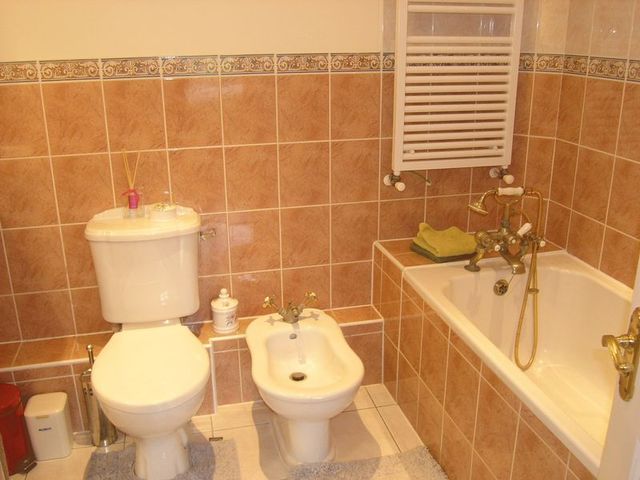  Image of 3 bedroom Property to rent in Wyatt Drive London SW13 at Garraway Court  Wyatt Drive, SW13 8AG