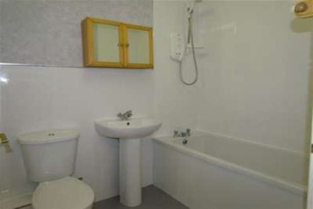  Image of 2 bedroom Flat to rent in Gateside Grove Greenock PA16 at Greenock, PA16 7DF