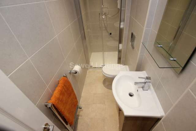  Image of 1 bedroom House Share to rent in George Street Reading RG1 at George Street  Reading, RG1 7NT