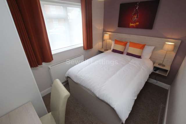  Image of 1 bedroom House Share to rent in George Street Reading RG1 at George Street  Reading, RG1 7NT