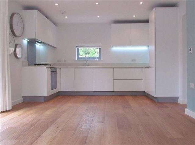  Image of 2 bedroom Flat to rent in Glenalmond Avenue Cambridge CB2 at Trumpington, CB2 8DB