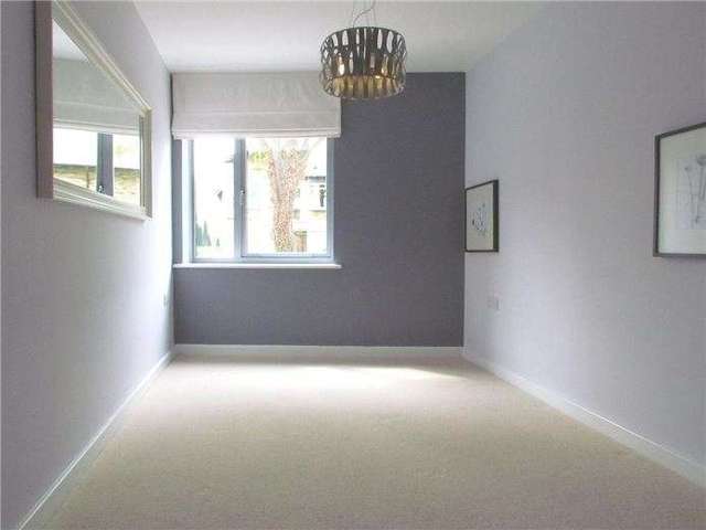  Image of 2 bedroom Flat to rent in Glenalmond Avenue Cambridge CB2 at Trumpington, CB2 8DB