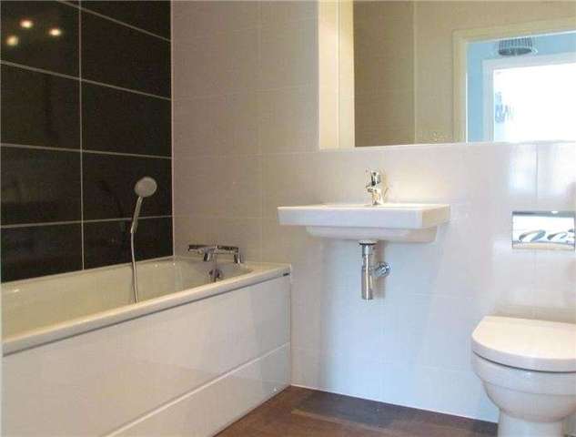  Image of 2 bedroom Flat to rent in Glenalmond Avenue Cambridge CB2 at Trumpington, CB2 8DB