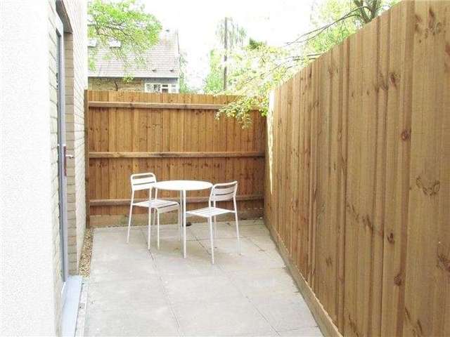  Image of 2 bedroom Flat to rent in Glenalmond Avenue Cambridge CB2 at Trumpington, CB2 8DB