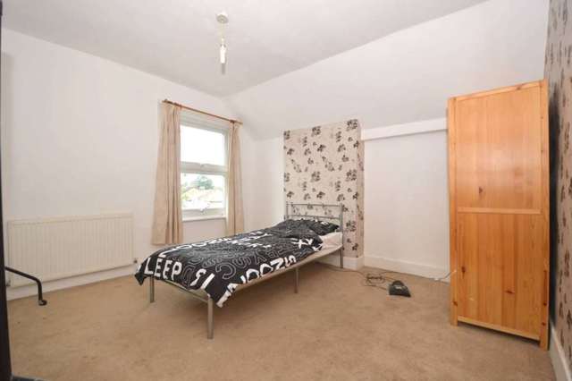  Image of 2 bedroom Apartment to rent in Glenthorne Road London N11 at Glenthorne Road Friern Barnet London, N11 3HU