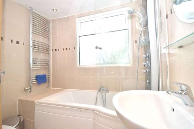  Image of 2 bedroom Apartment to rent in Glenthorne Road London N11 at Glenthorne Road Friern Barnet London, N11 3HU