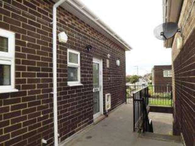  Image of 1 bedroom Flat for sale in St. Vincent Road Gosport PO12 at Gosport Hampshire Hardway, PO12 4QN