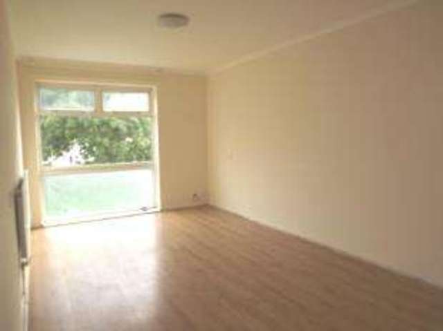  Image of 1 bedroom Flat for sale in St. Vincent Road Gosport PO12 at Gosport Hampshire Hardway, PO12 4QN