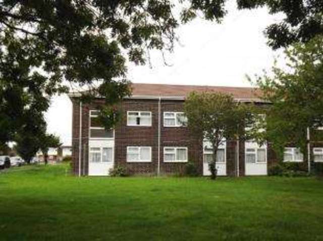  Image of 1 bedroom Flat for sale in St. Vincent Road Gosport PO12 at Gosport Hampshire Hardway, PO12 4QN