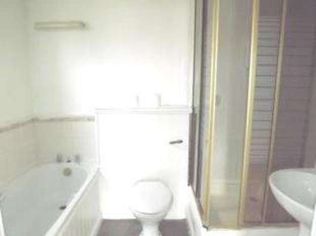  Image of 1 bedroom Flat for sale in St. Vincent Road Gosport PO12 at Gosport Hampshire Hardway, PO12 4QN