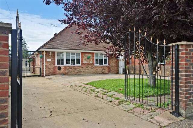  Image of 3 bedroom Bungalow for sale in Gossamer Lane Bognor Regis PO21 at Bognor Regis West Sussex Bognor Regis, PO21 3DD