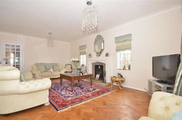  Image of 3 bedroom Bungalow for sale in Gossamer Lane Bognor Regis PO21 at Bognor Regis West Sussex Bognor Regis, PO21 3DD