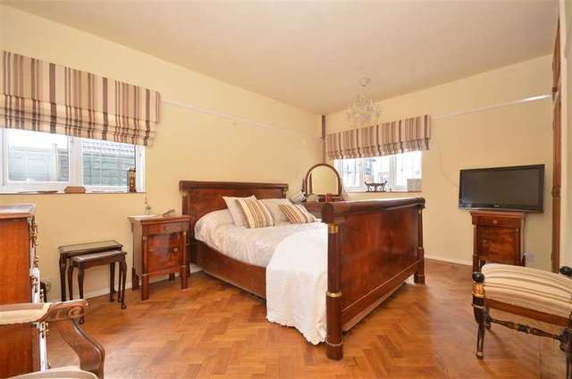  Image of 3 bedroom Bungalow for sale in Gossamer Lane Bognor Regis PO21 at Bognor Regis West Sussex Bognor Regis, PO21 3DD