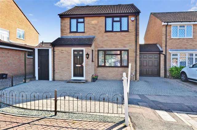 Image of 3 bedroom Detached house for sale in Granary Close Horley RH6 at Horley Surrey Horley, RH6 8JF