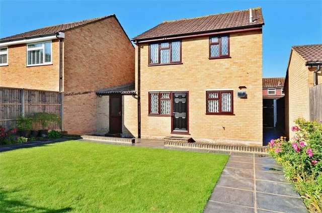  Image of 3 bedroom Detached house for sale in Granary Close Horley RH6 at Horley Surrey Horley, RH6 8JF