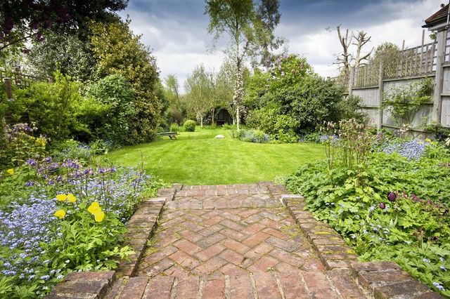  Image of 4 bedroom Detached house for sale in Green Lane Churt Farnham GU10 at Green Lane Churt Farnham, GU10 2LT