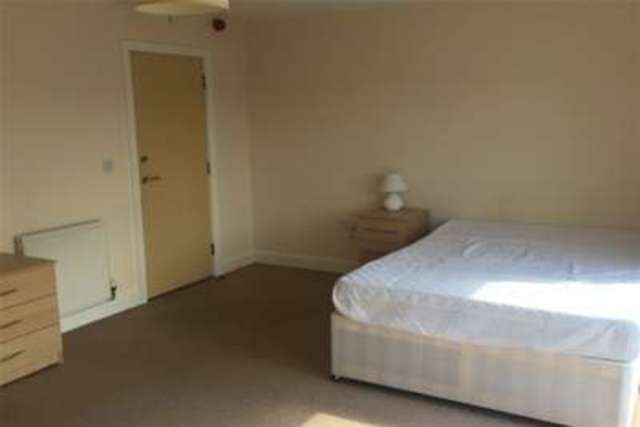  Image of 1 bedroom Detached house to rent in Grosvenor Gardens Wrexham LL11 at Wrexham, LL11 1EF