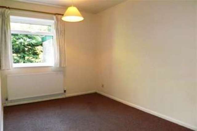  Image of 2 bedroom Flat to rent in Hallam Grange Close Sheffield S10 at Sheffield, S10 4BN