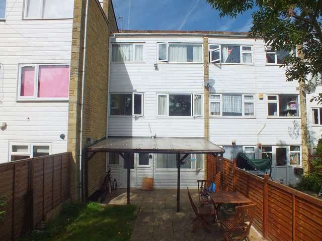  Image of 1 bedroom Detached house to rent in Hanwood Close Woodley Reading RG5 at Woodley Reading Berkshire, RG5 3AB