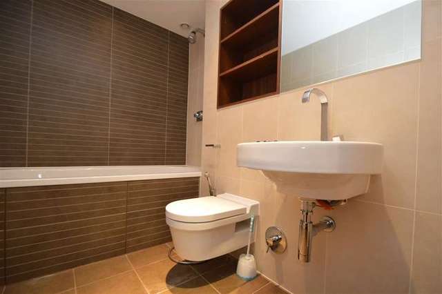  Image of 1 bedroom Apartment to rent in Queenstown Road London SW8 at Nine Elms, SW8 4AE