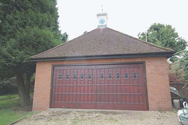  Image of 4 bedroom Detached house for sale in Rolls Park High Road Chigwell IG7 at High Road  Chigwell, IG7 6DJ