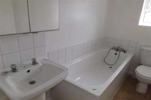  Image of 1 bedroom Flat to rent in High Road Leyton London E10 at London, E10 5PS