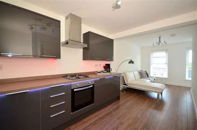  Image of 1 bedroom Maisonette for sale in High Street Rainham Gillingham ME8 at Rainham Gillingham Gillingham, ME8 8AR