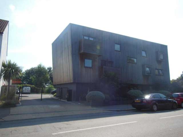  Image of 3 bedroom Apartment to rent in High Street Shoeburyness Southend-on-Sea SS3 at High Street Shoeburyness Southend On Sea, SS3 9AP