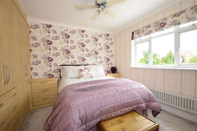  Image of 3 bedroom Detached house for sale in Higham Road Frindsbury Extra Rochester ME3 at Wainscott Rochester Rochester, ME3 8BE