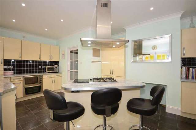  Image of 3 bedroom Detached house for sale in Higham Road Frindsbury Extra Rochester ME3 at Wainscott Rochester Rochester, ME3 8BE