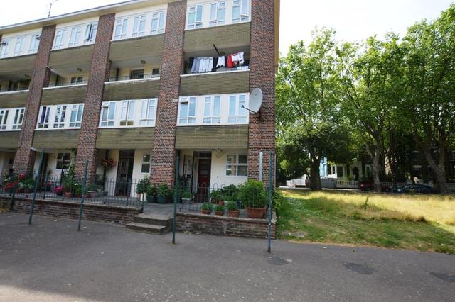  Image of 3 bedroom Maisonette for sale in Highbury New Park London N5 at London, N5 2DN