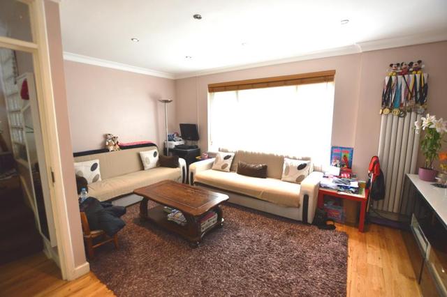  Image of 3 bedroom Maisonette for sale in Highbury New Park London N5 at London, N5 2DN