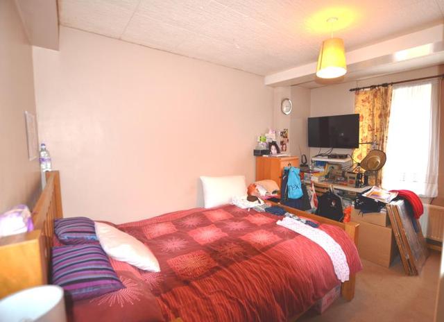  Image of 3 bedroom Maisonette for sale in Highbury New Park London N5 at London, N5 2DN
