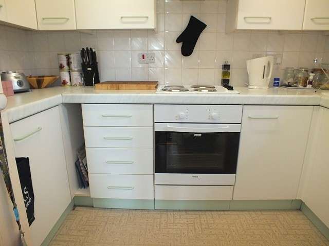  Image of 1 bedroom Flat to rent in Westwood Road Southampton SO17 at 28 Westwood Road  Southampton, SO17 1DN
