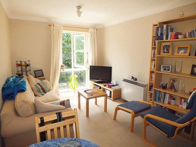  Image of 1 bedroom Flat to rent in Westwood Road Southampton SO17 at 28 Westwood Road  Southampton, SO17 1DN