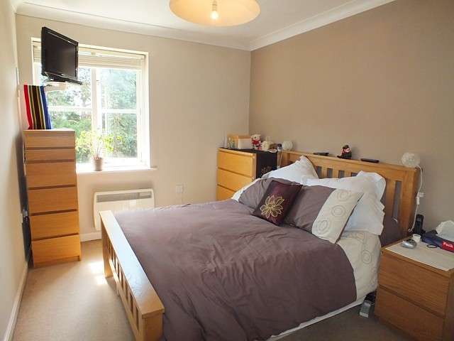  Image of 1 bedroom Flat to rent in Westwood Road Southampton SO17 at 28 Westwood Road  Southampton, SO17 1DN