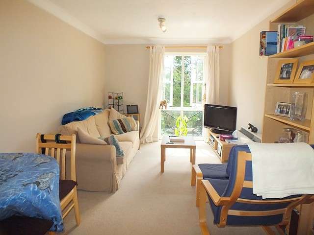  Image of 1 bedroom Flat to rent in Westwood Road Southampton SO17 at 28 Westwood Road  Southampton, SO17 1DN