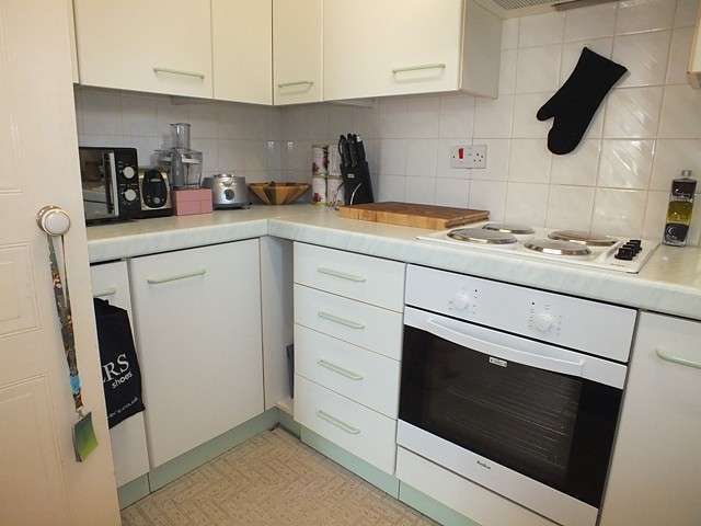  Image of 1 bedroom Flat to rent in Westwood Road Southampton SO17 at 28 Westwood Road  Southampton, SO17 1DN