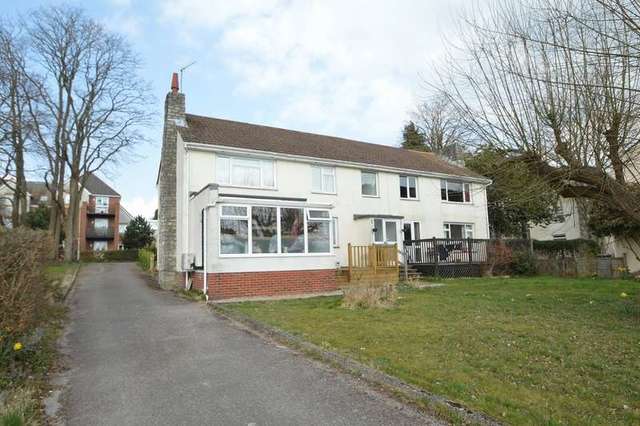  Image of 2 bedroom Flat to rent in Hiltingbury Road Chandler