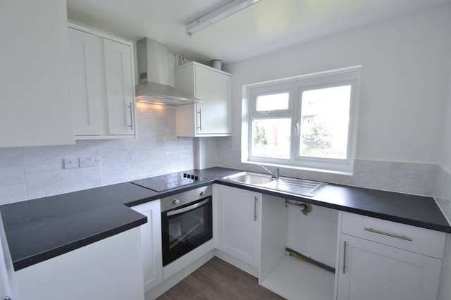  Image of 2 bedroom Flat to rent in Hiltingbury Road Chandler