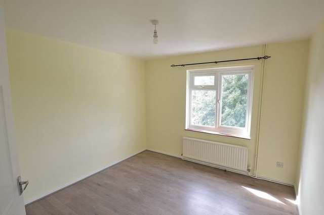  Image of 2 bedroom Flat to rent in Hiltingbury Road Chandler