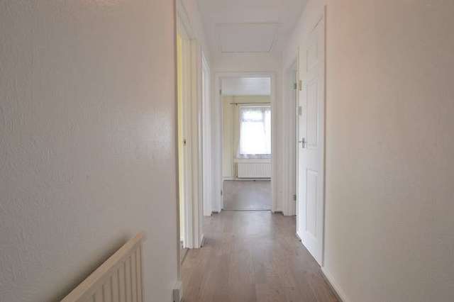 Image of 2 bedroom Flat to rent in Hiltingbury Road Chandler