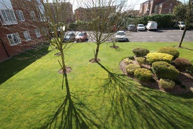  Image of Flat to rent in Holm Oak Park Hagden Lane Watford WD18 at Holme Oak Park Hagden Lane Watford, WD18 0XQ
