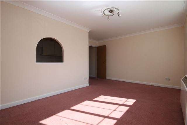  Image of Flat to rent in Holm Oak Park Hagden Lane Watford WD18 at Holme Oak Park Hagden Lane Watford, WD18 0XQ