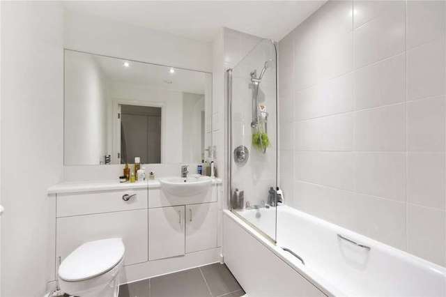  Image of 1 bedroom Flat to rent in Juniper Drive London SW18 at Jasmine House  Juniper Drive, SW18 1GJ