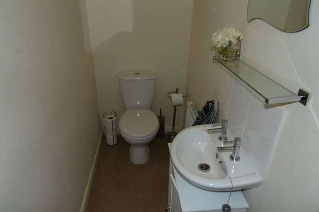  Image of 3 bedroom Semi-Detached house to rent in Jilling Gardens Earlsheaton Dewsbury WF12 at Earlsheaton Dewsbury Dewsbury, WF12 8DF