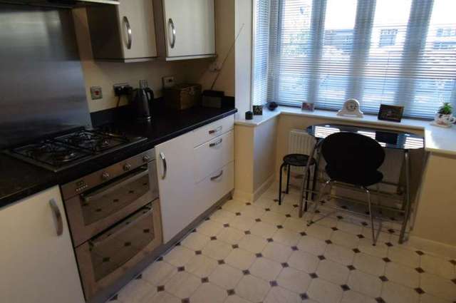  Image of 3 bedroom Semi-Detached house to rent in Jilling Gardens Earlsheaton Dewsbury WF12 at Earlsheaton Dewsbury Dewsbury, WF12 8DF