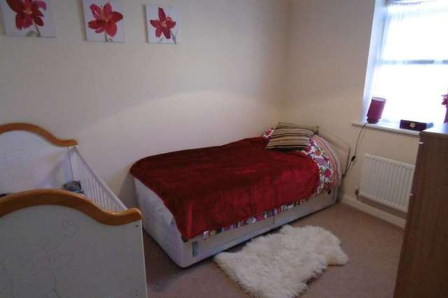  Image of 3 bedroom Semi-Detached house to rent in Jilling Gardens Earlsheaton Dewsbury WF12 at Earlsheaton Dewsbury Dewsbury, WF12 8DF