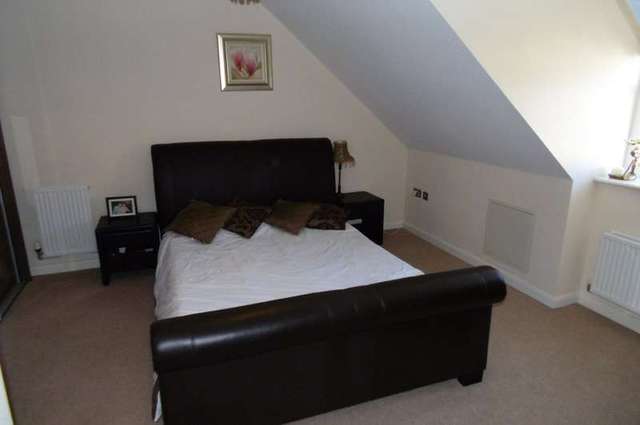  Image of 3 bedroom Semi-Detached house to rent in Jilling Gardens Earlsheaton Dewsbury WF12 at Earlsheaton Dewsbury Dewsbury, WF12 8DF