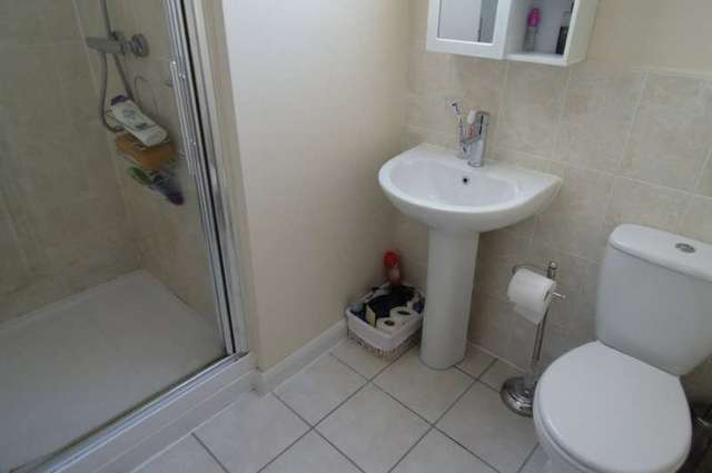  Image of 3 bedroom Semi-Detached house to rent in Jilling Gardens Earlsheaton Dewsbury WF12 at Earlsheaton Dewsbury Dewsbury, WF12 8DF